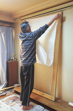 日本画家 佐藤宏三 Hidden Art「地獄極楽変相図」制作準備 絹本張り